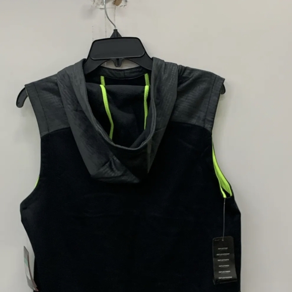 NWT Nike Therma Fit Boy's Gray/ Black Sleeveless Hoodie Size XL MSRP $55 - Picture 2 of 4